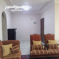  7 شقه للبيع مع العفش