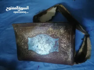  1 مصحف صغير قديم جدا بحاجة لترميم