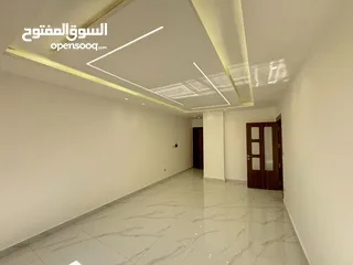  25 شقة للبيع مميزة جدآ في البنيات طريق المطار جامعة البترا ثالث مع الروف من المالك مباشرة