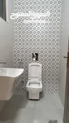  10 شقه طابقيه اربع غرف نوم الزرقاءالجديده شارع الونك  خلف فندق الجوابره مع مطبخ للبيع