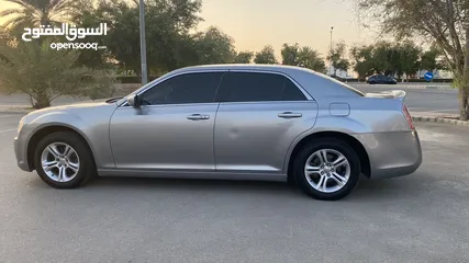  4 Chrysler C300 نظيفة جدا