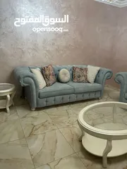  4 كنب صالون مع طاولات