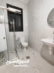  4 شقة ارضية مع ساحه غير مفروشة للايجار في سردا