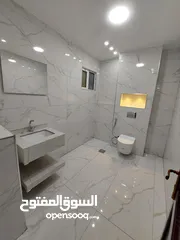  3 لقطه 240م وروف 120م في الجبيهه حي الريان بسعر مغري من المالك بسعر حرق
