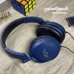  2 سماعات احترافية اصلية ايديفاير Edifier غير قابلة للكسر  معها شنطة بحال الوكالة بسعر مميز