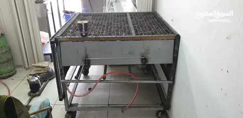  6 جرل شوي على الحجر