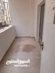  3 شقة بحالة ممتازة للبيع بالهاشمي الشمالي حي نايفة - ش.مناف - عمارة رقم 116 - قريبة على كفتيريا الوحش.