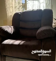  1 ريكلاينر بني مستعمل نظيف بحاجة لفصلات للبيع
