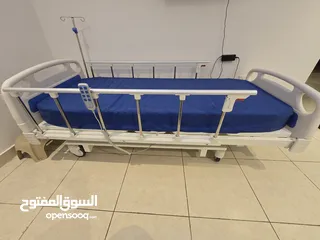  6 سرير طبي للبيع (كهربائي)  مع مرتبه مقاومه للحراره ( استخدام شخصي) - حاله ممتازه