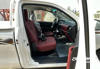  4 TOYOTA HILUX SINGLE CAB 2.7L 4*4 MANUEL TRANSMISSION