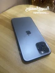  2 iPhone 11pro للبيع بحالة الوكاله