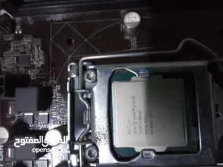  4 لوحات ASRock H81M-DGS مع معالج i3-4130