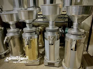  2 ماكنات طحن قهوة بحال الوكالة ، أنواع مختلفه احجام مختلفه ، حجر جديد بحال المصنع -من حجر 8 لحجر 14