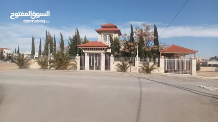  1 فيلا للبيع بسعر مغري