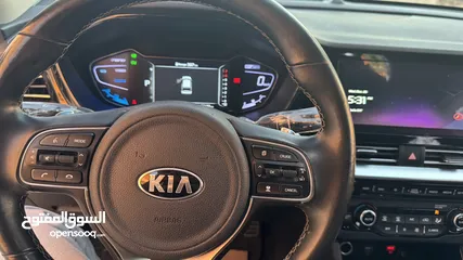  16 Kia Niro touring 2020