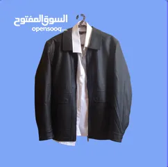  1 جاكيت جلد أسود أنيق حجم L (شبه جديد)