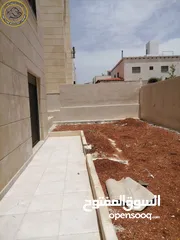  2 شقة أرضية مميزة للبيع في الكرسي - قرب المخابرات 160م مع حديقة وترسات 110م لم تسكن