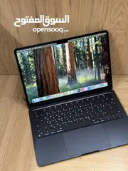  1 MacBook Air 2024 / M3-Chip / 16 RAM / 256 SSD