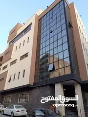  7 مبنى خدمي للبيع مكانه شارع الصريم يتكون المبني من 5طوابق