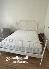  5 سرير ايكيا مزدوج قياس 160*200 لون ابيض بحالة ممتازة مع الواح السرير عدد 2