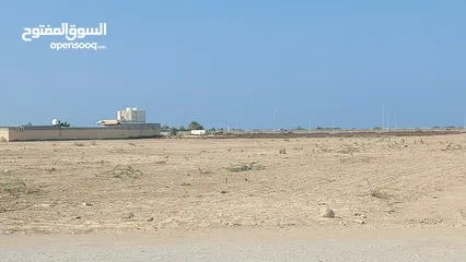  3 مخطط أراض سكنية في بركاء (حي عاصم والرميس)على الطريق البحري بشوارع مرصوفة بموقع يتميز بسهولة المداخل