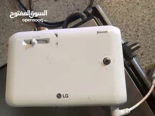  4 جهاز بث الفيديو بروجيكتر  الغني عن التعريف LG