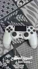  4 ORIGNAL PS4 CONTROLLERS