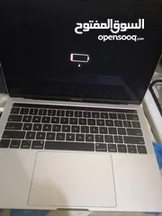  1 MacBook pro 2019 core i5 ram 8 giga icloud closed