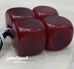  3 نشتري مكعبات الكهرمان القديمة