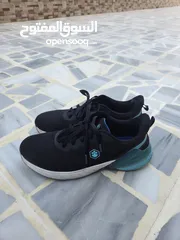  3 حذاء رياضي اسود مرتب مريح بالغاية