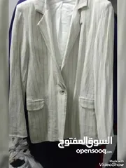  9 ملابس نسائية مستعملة وموجود عدة ماركات وعدة احجام