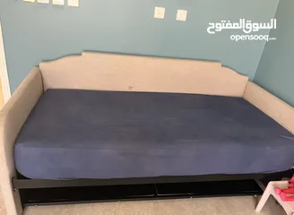  1 Sofa bed (سرير نهاري )