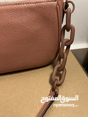  7 شنطة ( DKNY) الاصليه للبيع