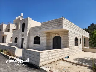  5 فلل للبيع في منطقة سردا