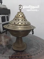  21 تحف ونحاسيات