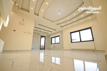  12 شقة فاخره للبيع جديده مطبخ راكب 205 متر ترس واسع ، طابق اول تشطبيات مميزة خلف المدارس العالمية