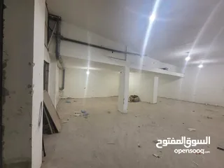  7 مستودع 300 متر  يصلح للتخزين أو مشغل اوالصناعات  الخفيفه