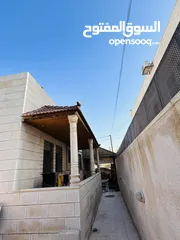  11 منزل للبيع - الزرقاء - مدينة الشرق - بالقرب من مسجد الكيالي