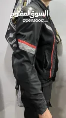  7 جكيت دراجة نارية عدد 2 الاسود حجم xl صيفي + شتوي  الجكيت الاسود و احمر حجم xs صيفي  طبعن بحالة نظيفة
