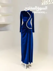  1 فستان سهرة أزرق مخمل راقي ، فخم و بحالة ممتازة ، مناسب للسهرات و الخطوبة و الأعراس .