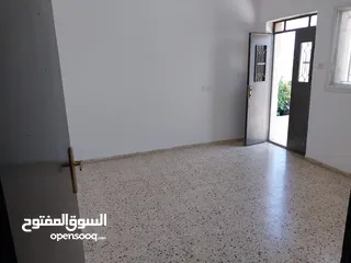  3 شقه سكنيه للايجار