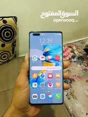  3 ميت 40 برو مع الشاحن معفي ضريبة حمايه في الظهر فيه خبطه في الشاشه لا تأثر على الاستعمال 256جيجا 5G