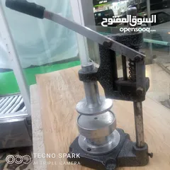  3 مكبس برغر قرص كبير للدجاج واللحمة بحالة ممتازة جدا مستعمل بحال لجديد