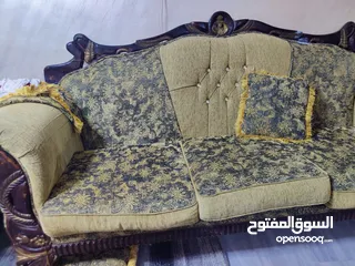  8 طقمين كنب زان بحاله ممتازه وطقم سفره مع ملحقاتها للبيع