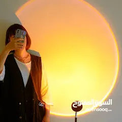  1 برجكتور  منظر  ديكور اضاءه انعكاس  ضوء غروب الشمس او القمر على الجدران و التبديل الى 6 الوان مختلفه