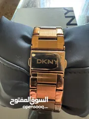  3 ساعه DKNY معدني برونز بحاله الجديده للبيع