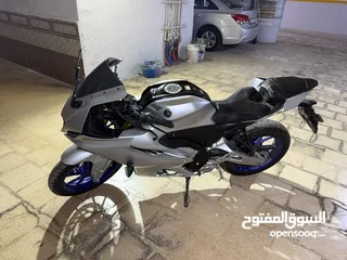  3 للبيع – دراجة نارية رياضية بحالة الوكالة  Yamaha R15M موديل 2023
