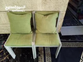  9 طاولة وسطية معدن وزحاج وتنين جانبيات خشب اسود ايكيا وسجلونتين ثلاثية  بتفتح بكس ثنائية وكرسين انتيكا