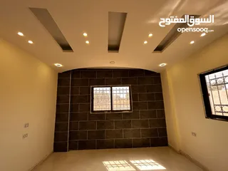 11 مزرعة 8 دونمات وبناء حجر فاخر 162 متر عمر البناء 5 سنوات