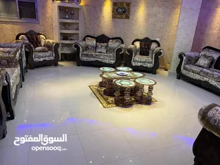  10 كنب صالون استعمال بسيط بحاله جديده قعده تفصيل محلي  طاوله سفره مع 6 كراسي
